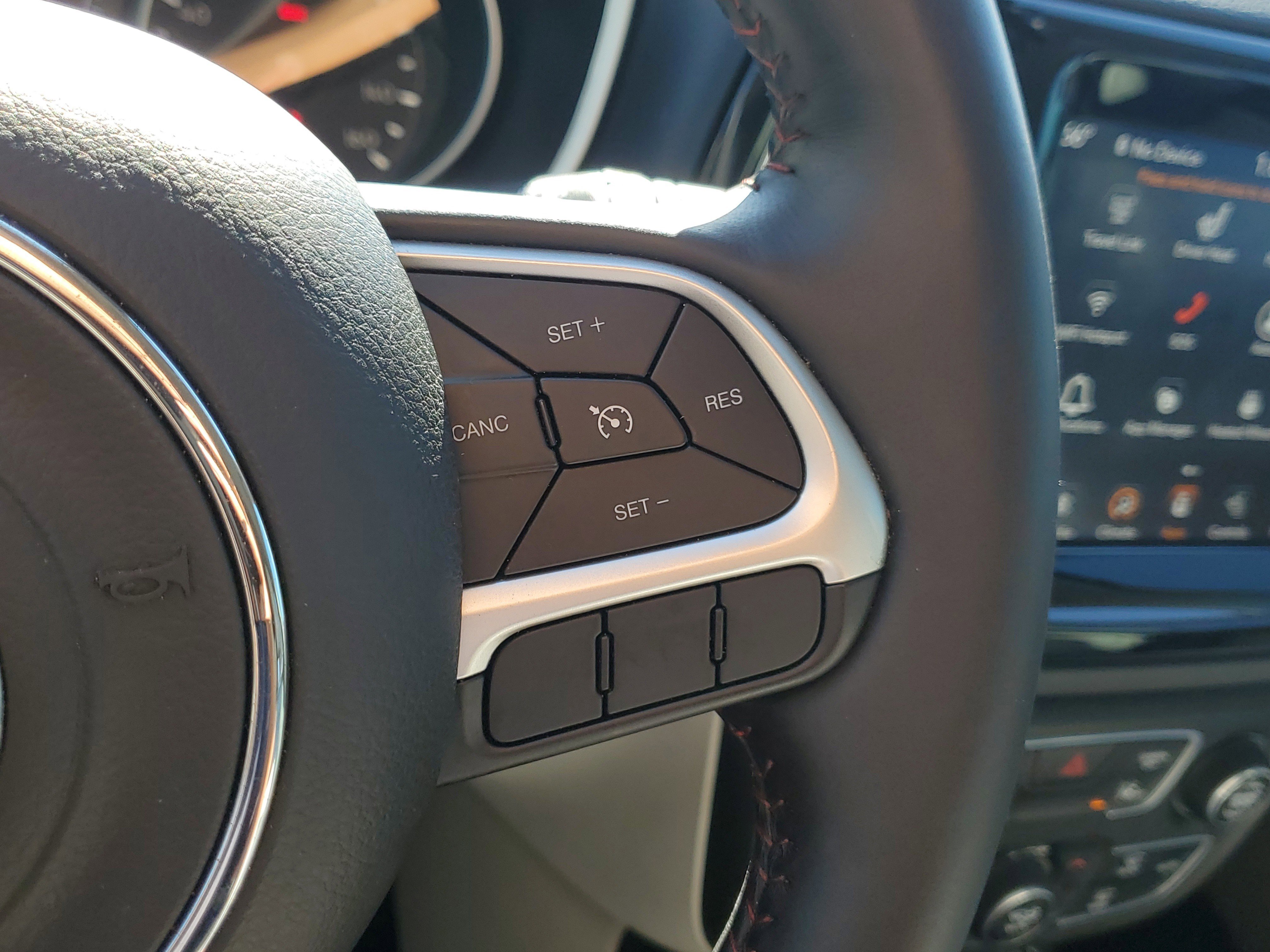 Used 2018 Jeep Compass Limited w/ Navigation Group image 23