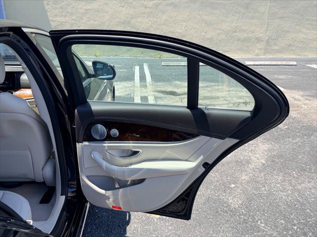 Used 2017 Mercedes-Benz E 300 image 19