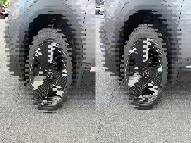 New 2025 Nissan Kicks SR w/ SR Premium Package image 9