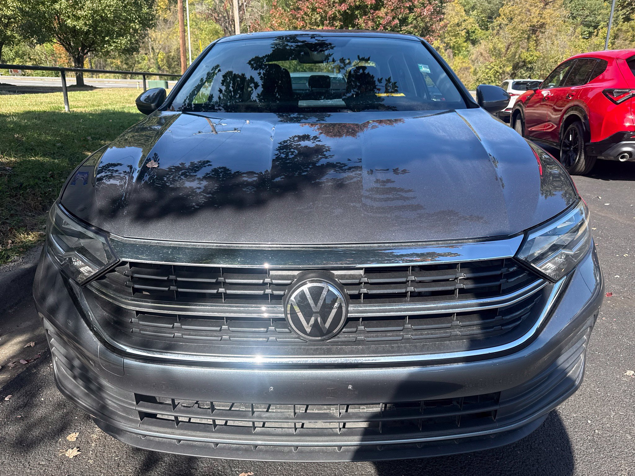 Used 2024 Volkswagen Jetta SE FWD image 2