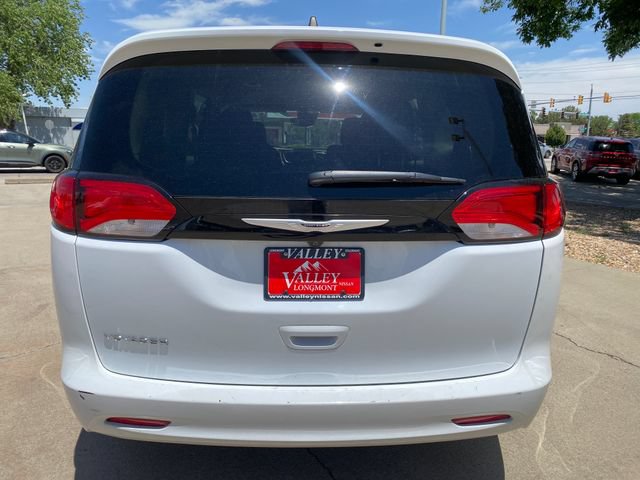 Used 2023 Chrysler Voyager LX FWD image 4