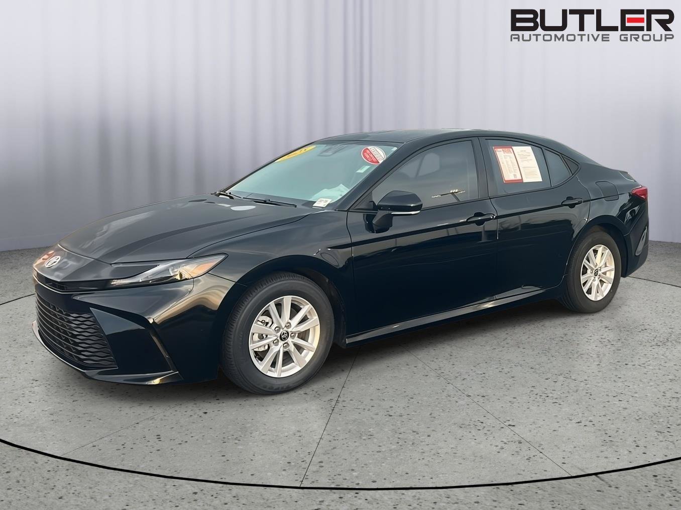 Used 2025 Toyota Camry LE w/ Convenience Package FWD image 1
