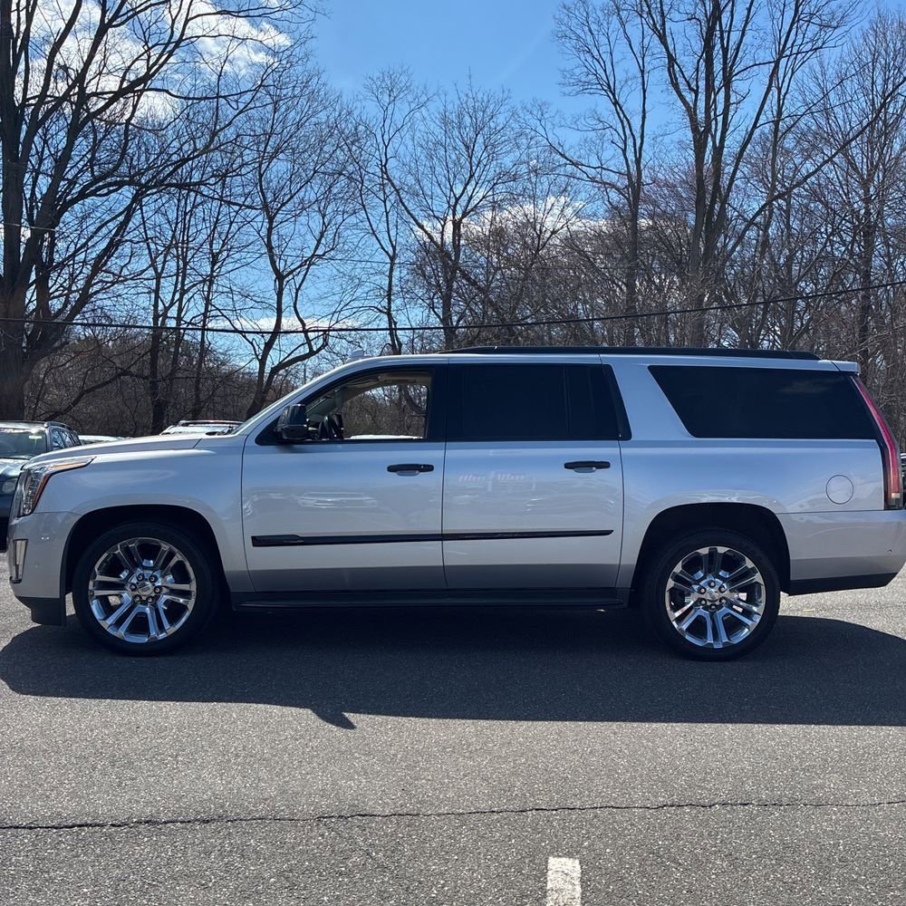 Used 2017 Cadillac Escalade ESV Luxury image 4