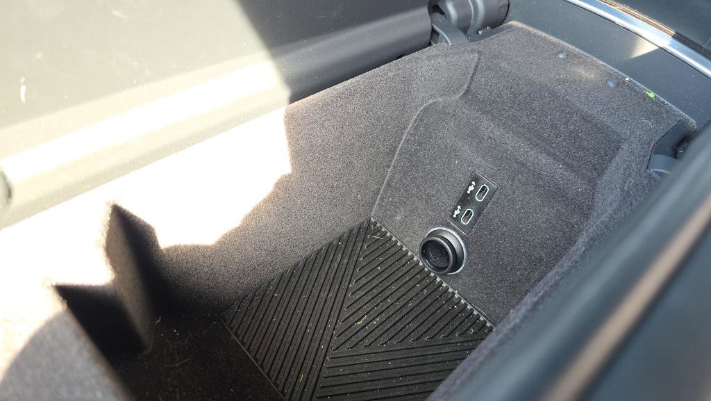 Used 2025 BMW 760i xDrive w/ Premium Package image 27