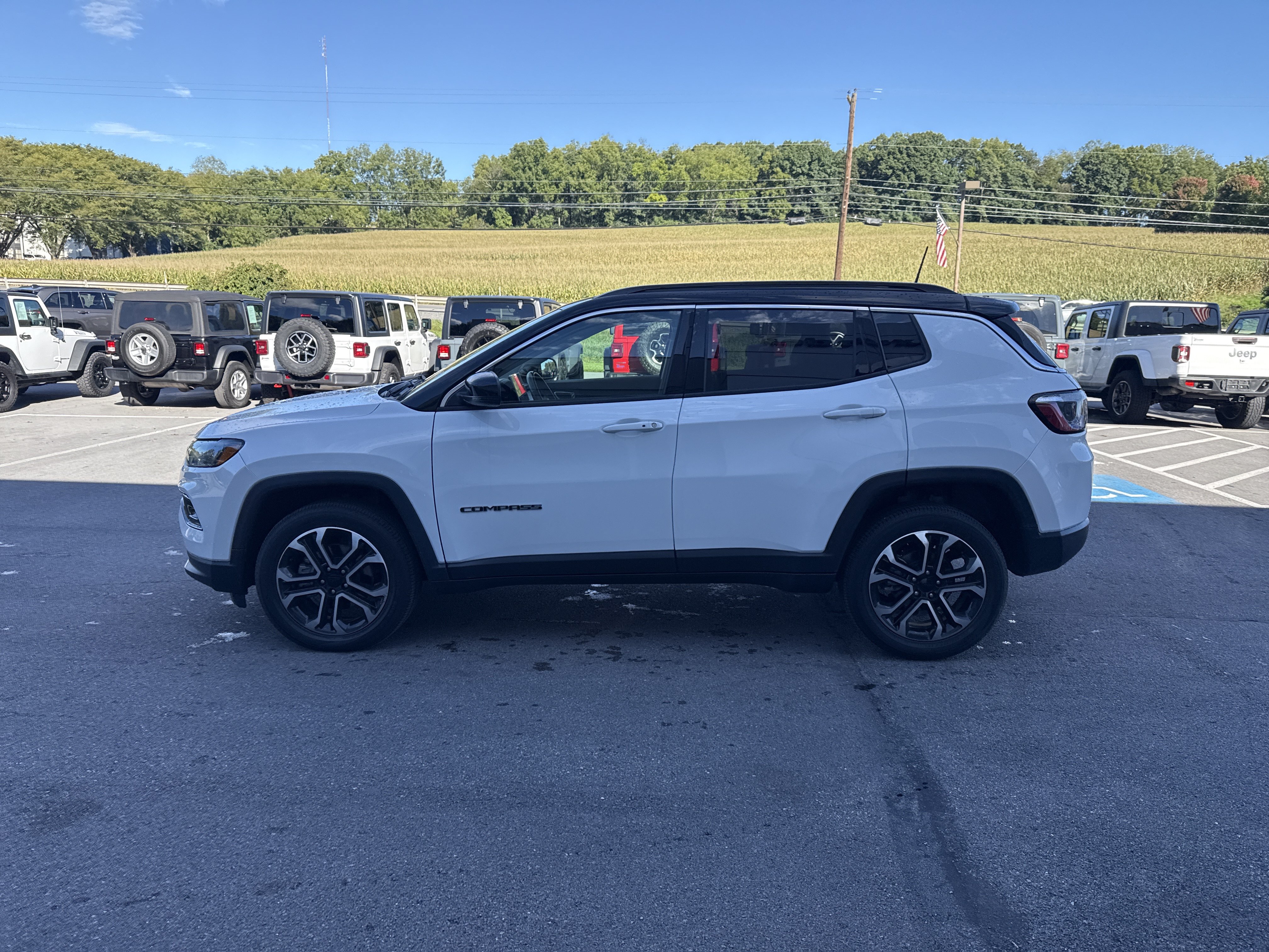 Used 2022 Jeep Compass Limited AWD/4WD image 7