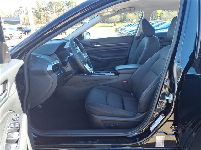 Used 2024 Nissan Altima 2.5 SV image 14