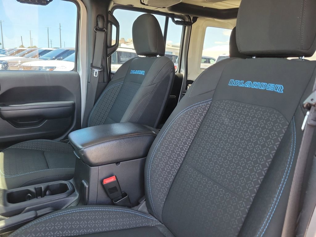 Used 2021 Jeep Wrangler Unlimited Islander image 15