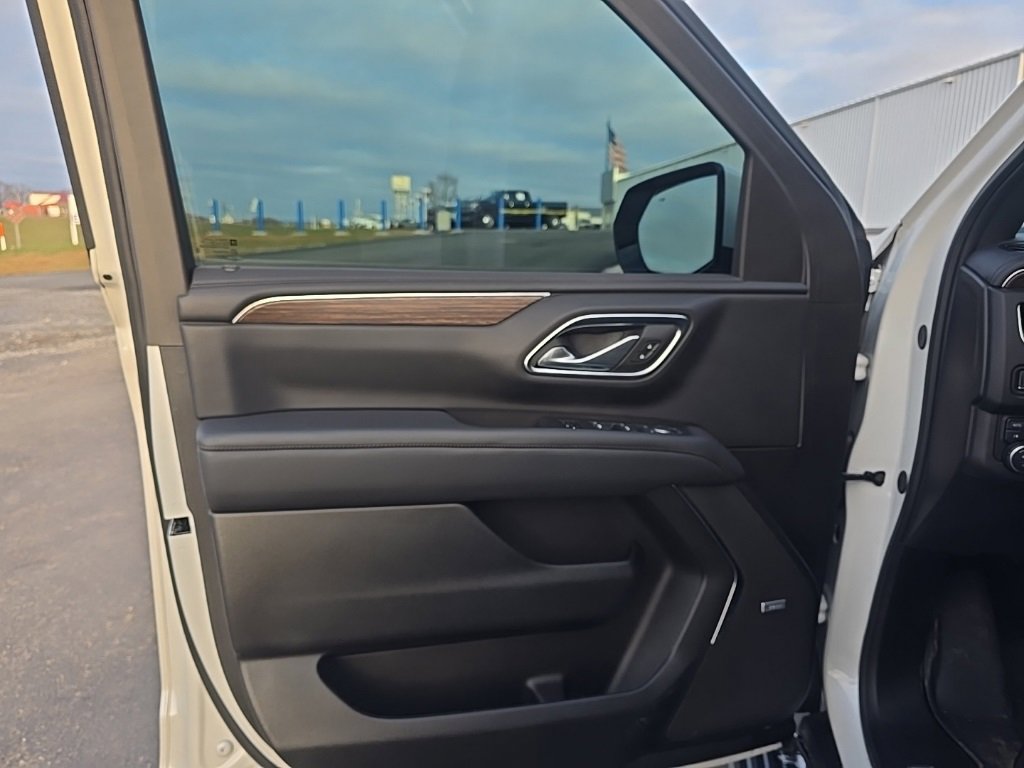 Used 2024 Chevrolet Tahoe High Country image 11