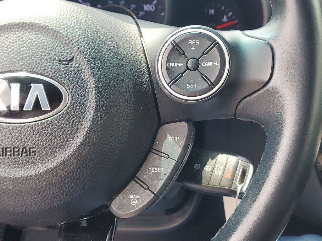 Used 2015 Kia Soul ! FWD image 10