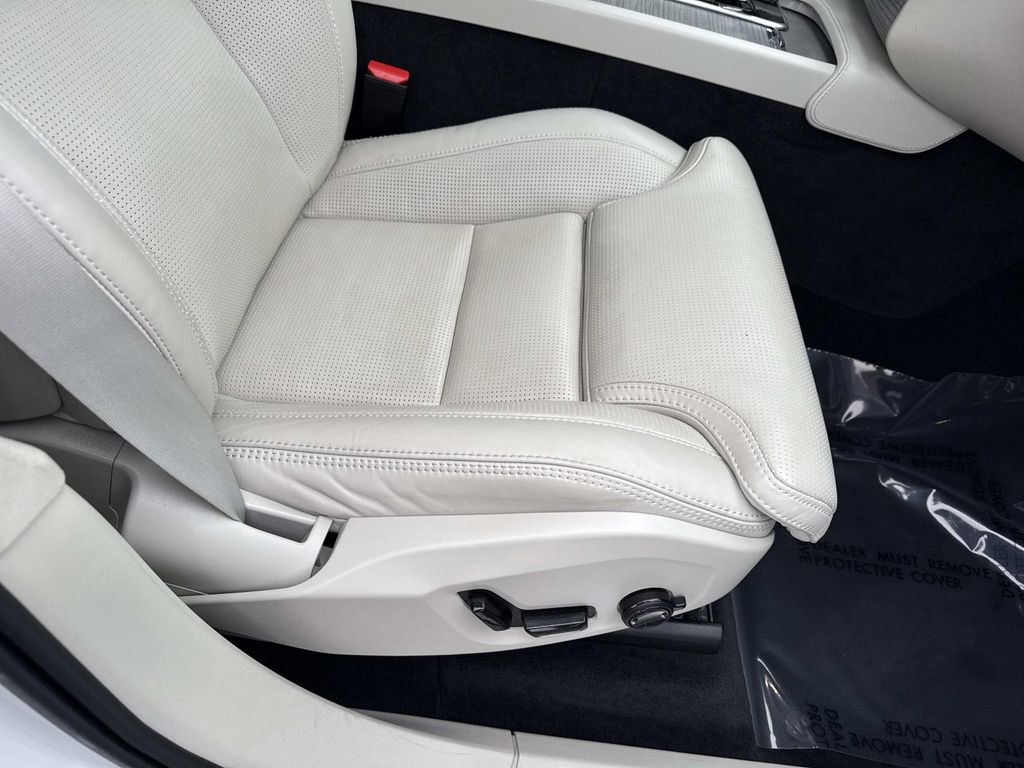 Used 2024 Volvo XC90 T8 Ultimate w/ Lounge Package image 10