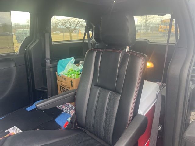 Used 2019 Dodge Grand Caravan GT image 3