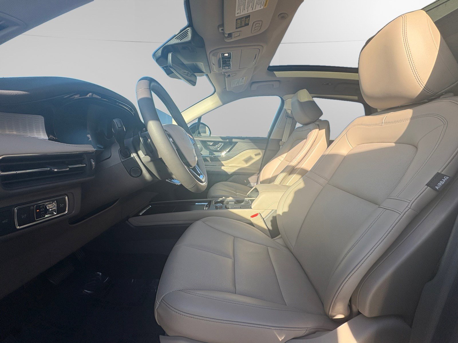 Certified 2024 Lincoln Corsair AWD w/ Equipment Group 101A image 9