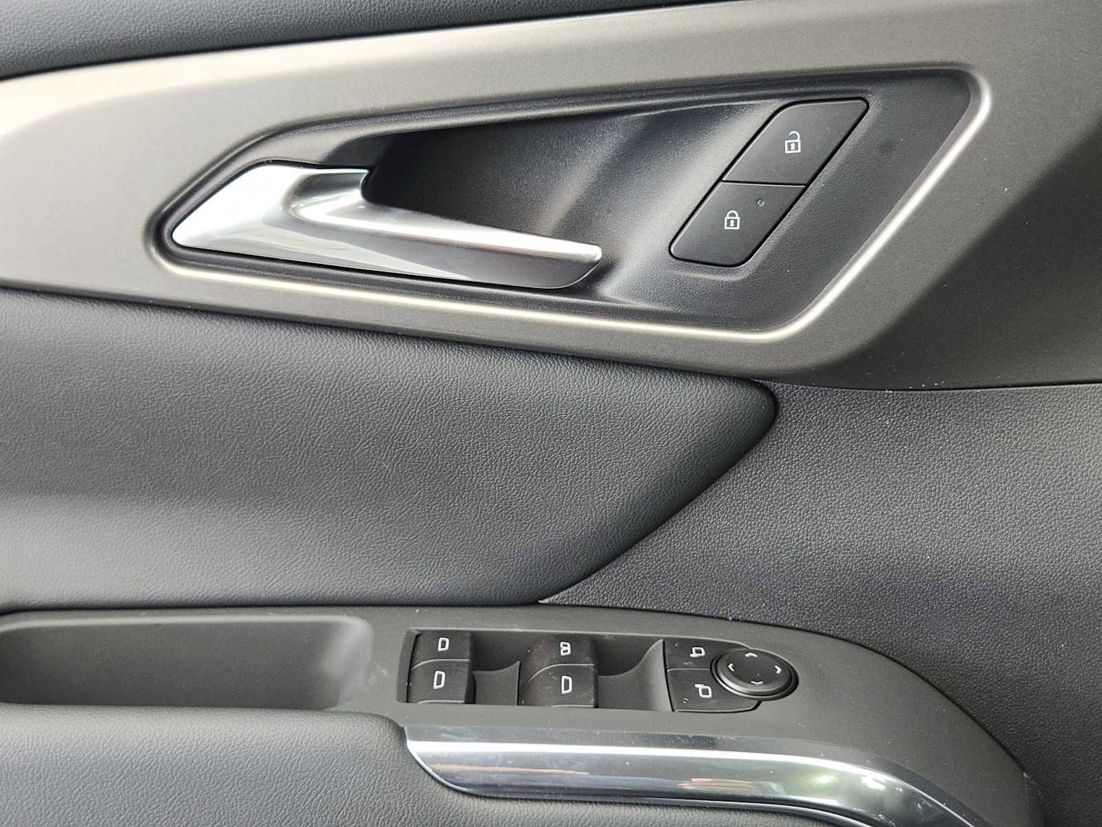 Used 2026 Chevrolet Traverse LT w/ Sun and Wheel Package FWD image 16