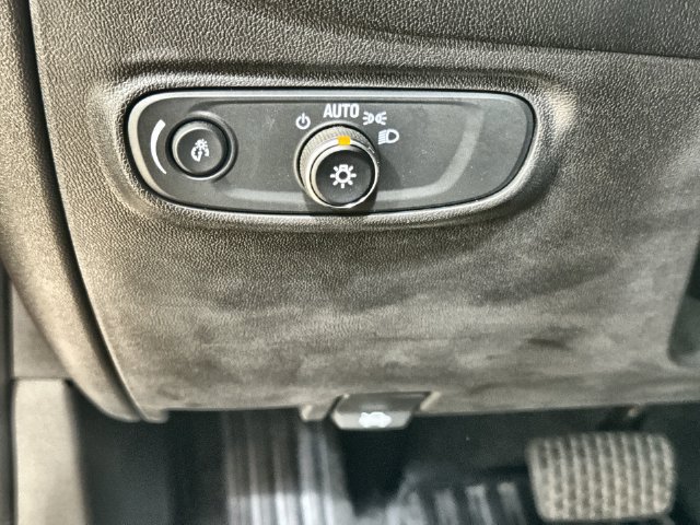 Used 2024 Chevrolet Equinox LT FWD image 34