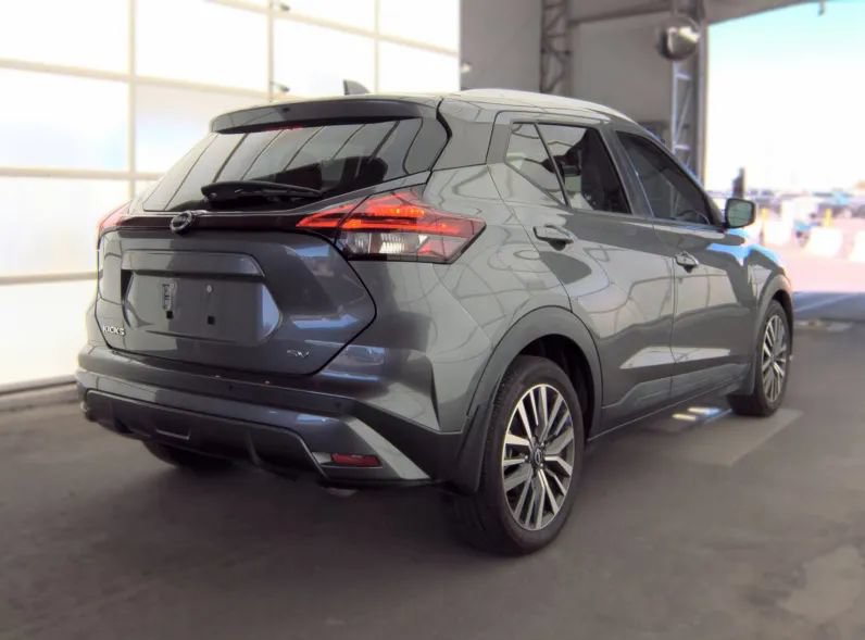 Used 2023 Nissan Kicks SV FWD image 2