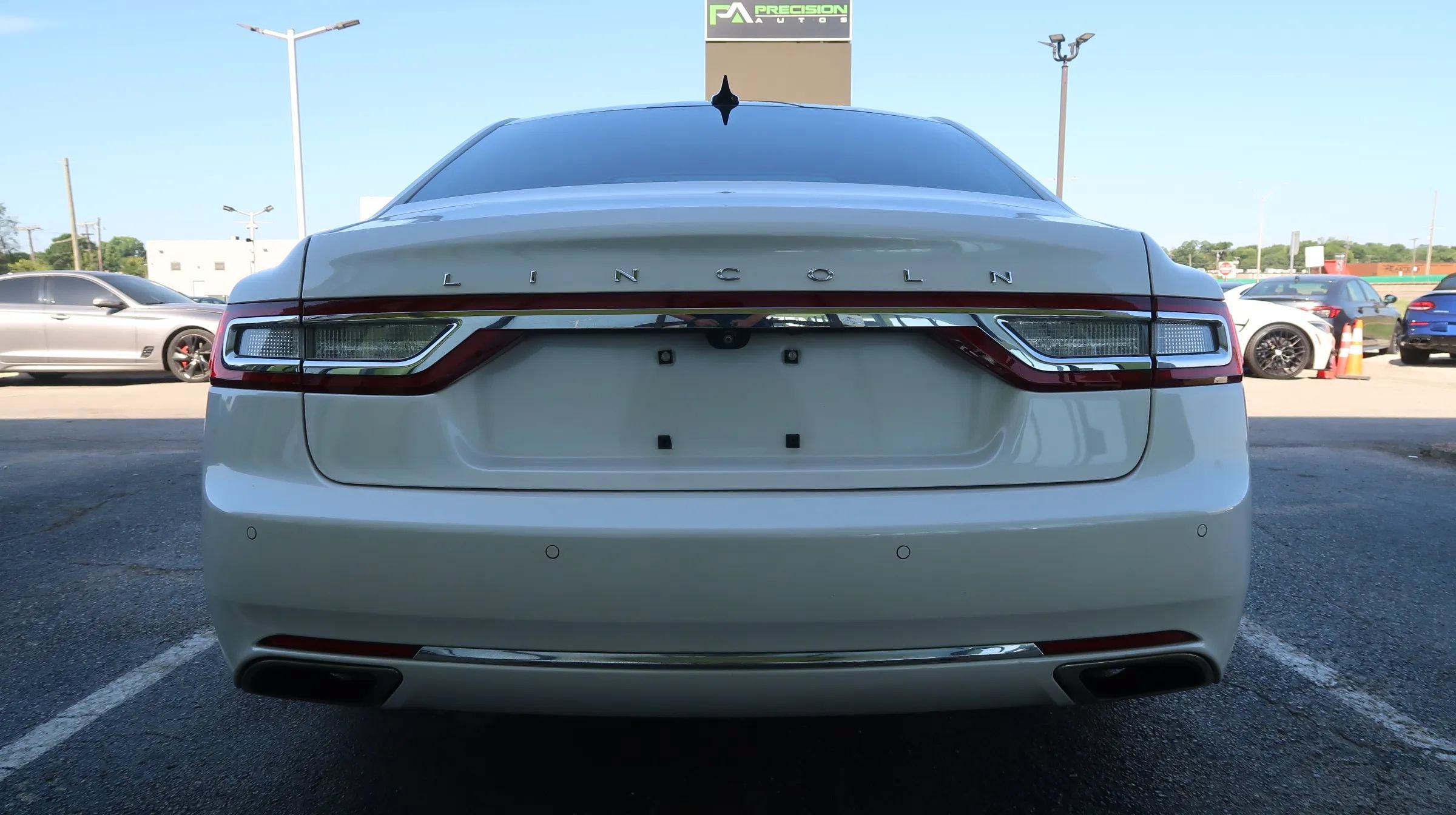 Used 2018 Lincoln Continental Reserve w/ Rear-seat Package FWD image 9