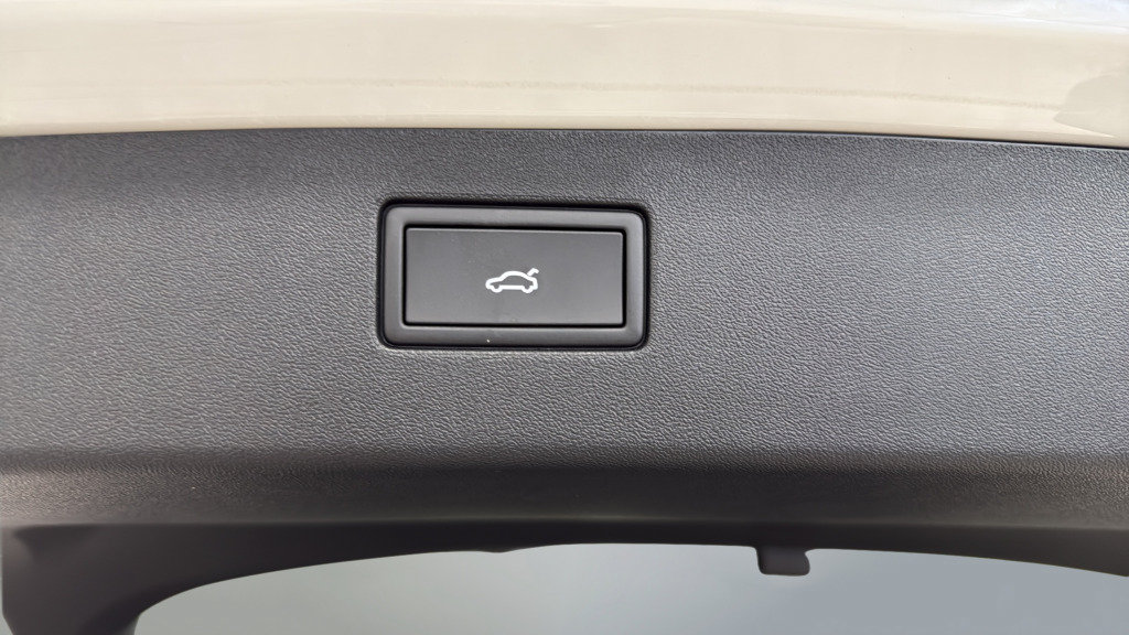 New 2026 Volkswagen Tiguan SE R-Line AWD/4WD image 35