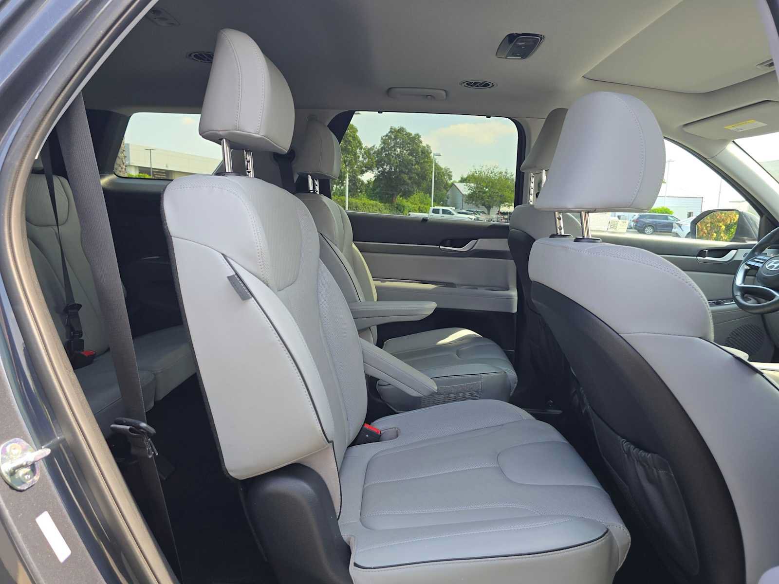 Used 2025 Hyundai Palisade SEL FWD image 12