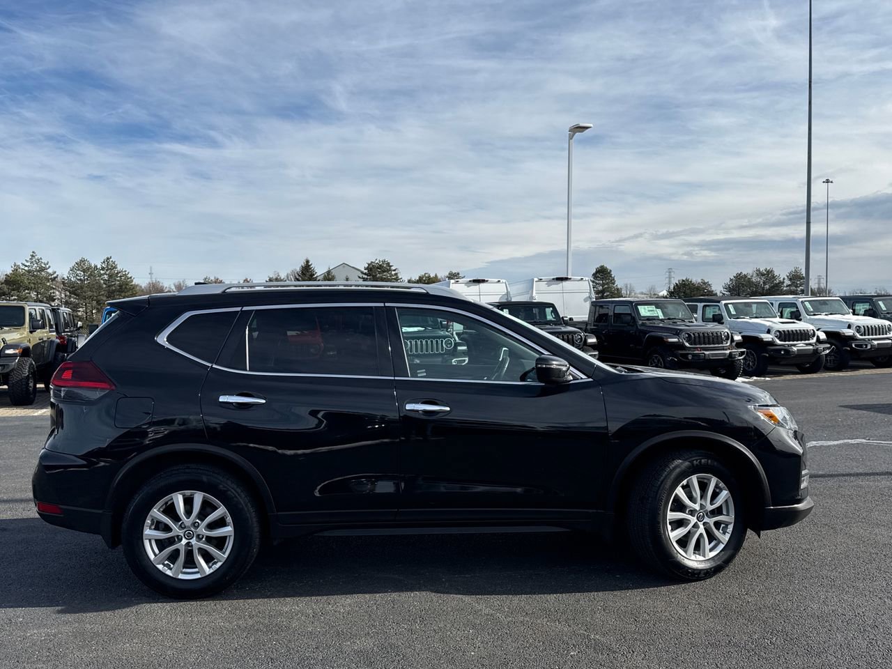 Used 2020 Nissan Rogue S image 2