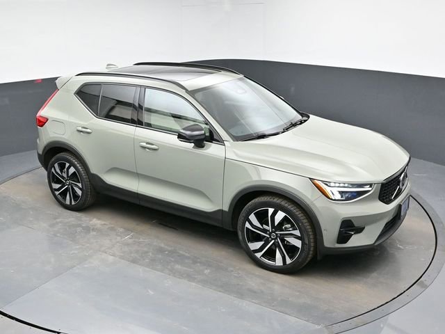 Used 2023 Volvo XC40 B5 Plus w/ Driver Assist Package image 37