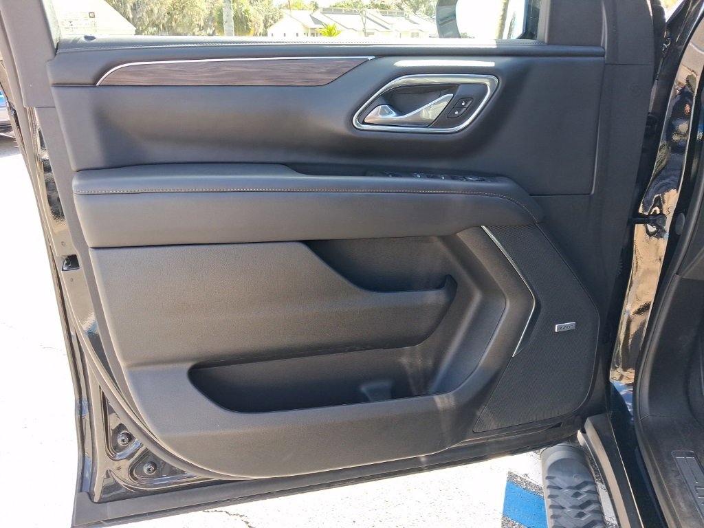 Used 2023 Chevrolet Suburban Z71 w/ Luxury Package image 24