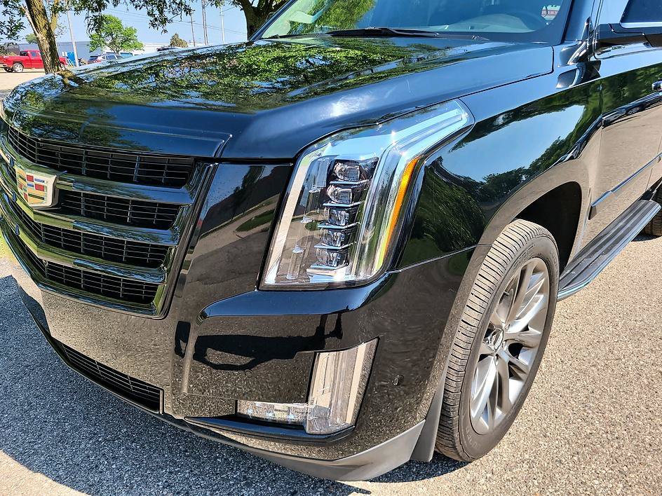 Used 2020 Cadillac Escalade Luxury w/ Escalade Sport Edition AWD/4WD image 10