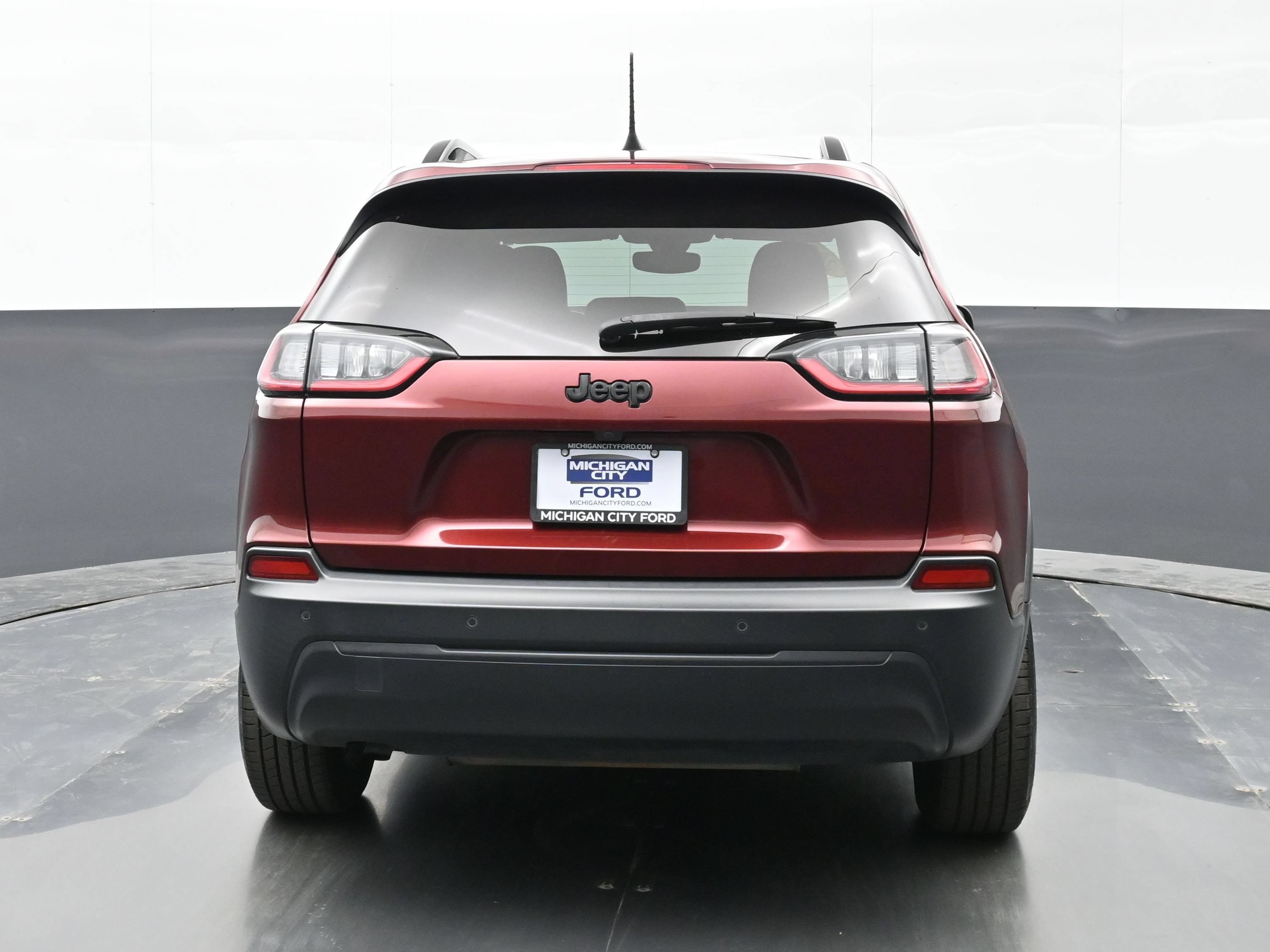 Used 2020 Jeep Cherokee Latitude Plus image 3