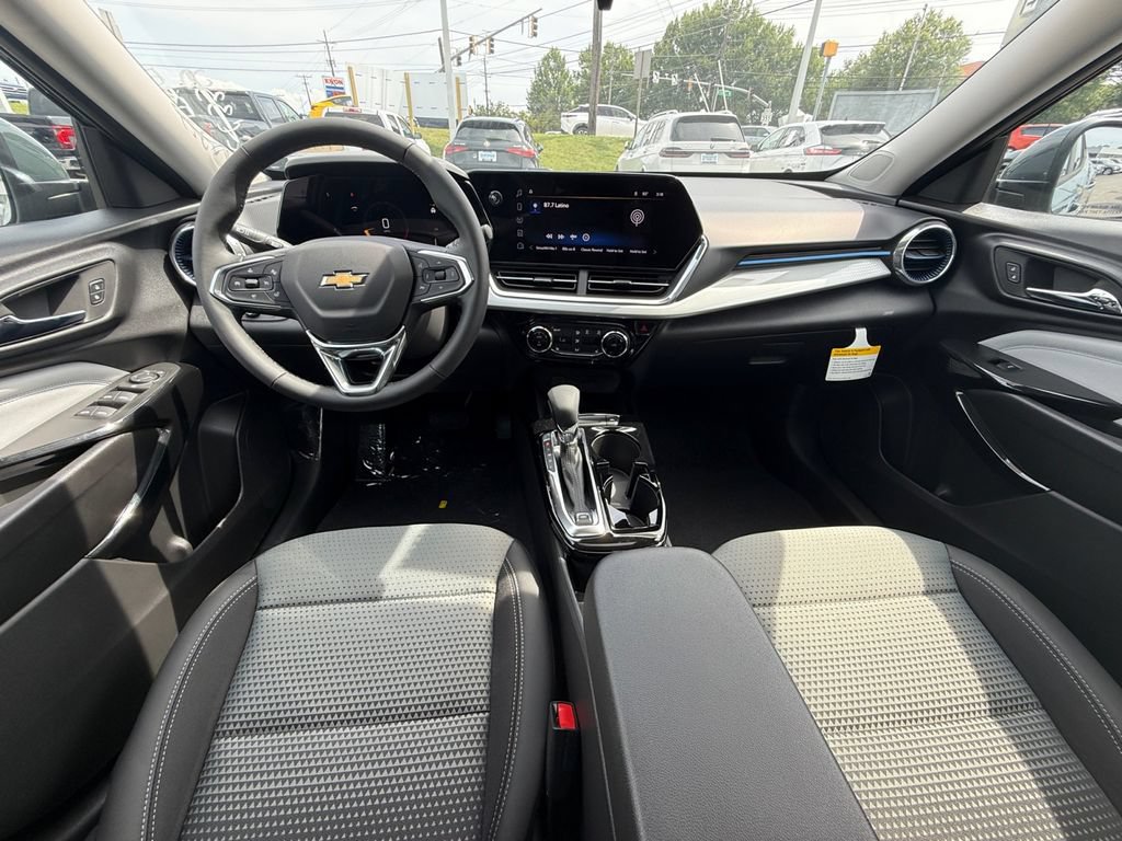 New 2026 Chevrolet Trax LT w/ Sunroof Package FWD image 23