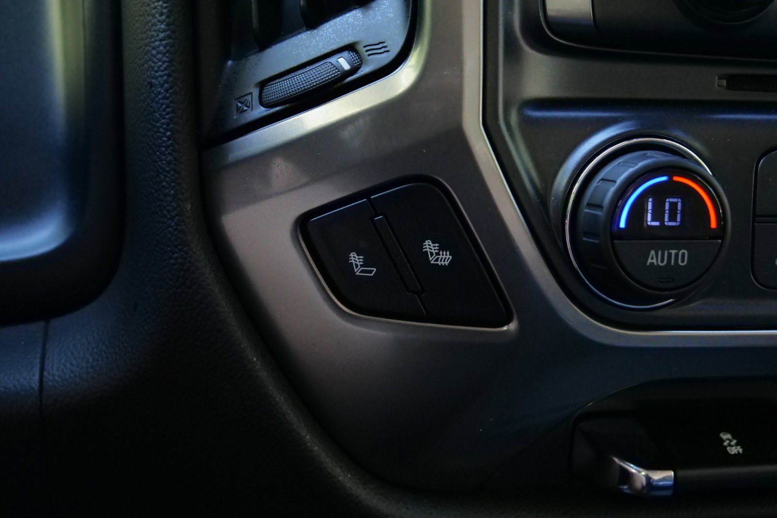 Used 2018 Chevrolet Silverado 1500 LT w/ All Star Edition AWD/4WD image 13