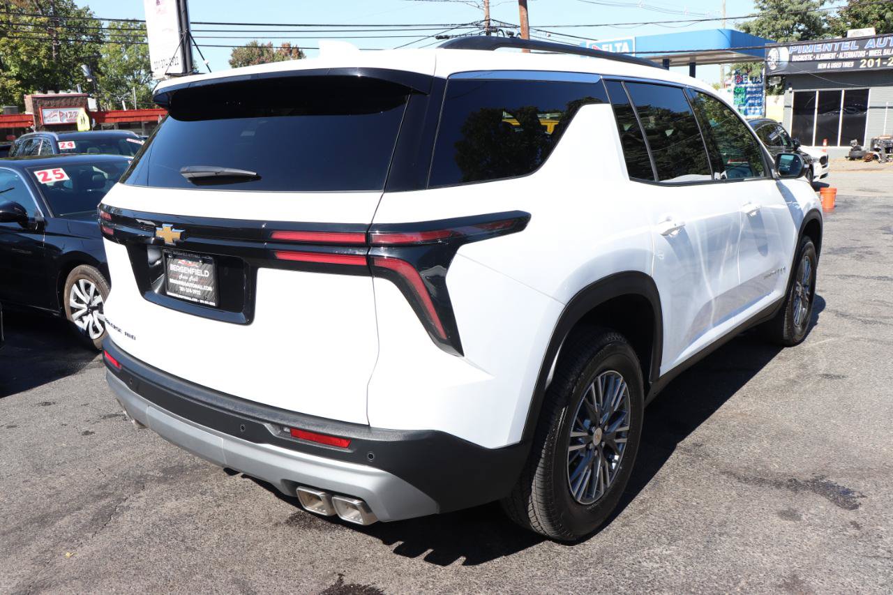 Used 2026 Chevrolet Traverse LT AWD/4WD image 5