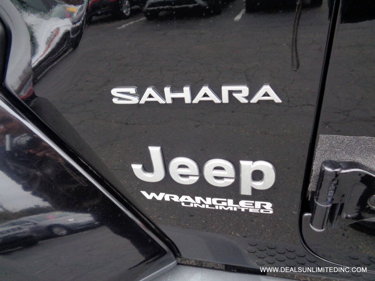 Used 2018 Jeep Wrangler Unlimited Sahara AWD/4WD image 5