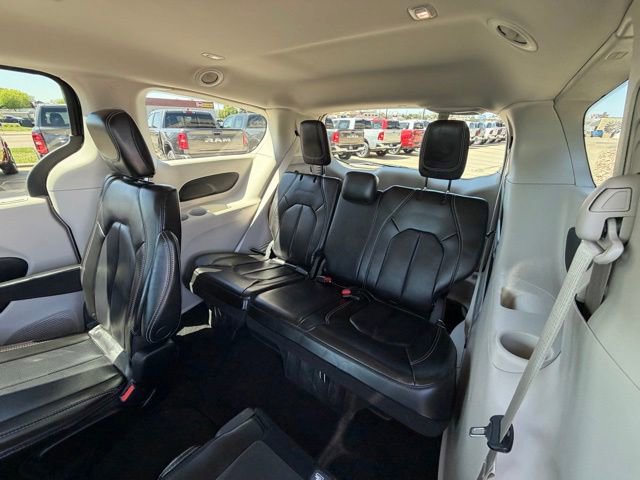 Used 2023 Chrysler Pacifica Touring-L FWD image 15