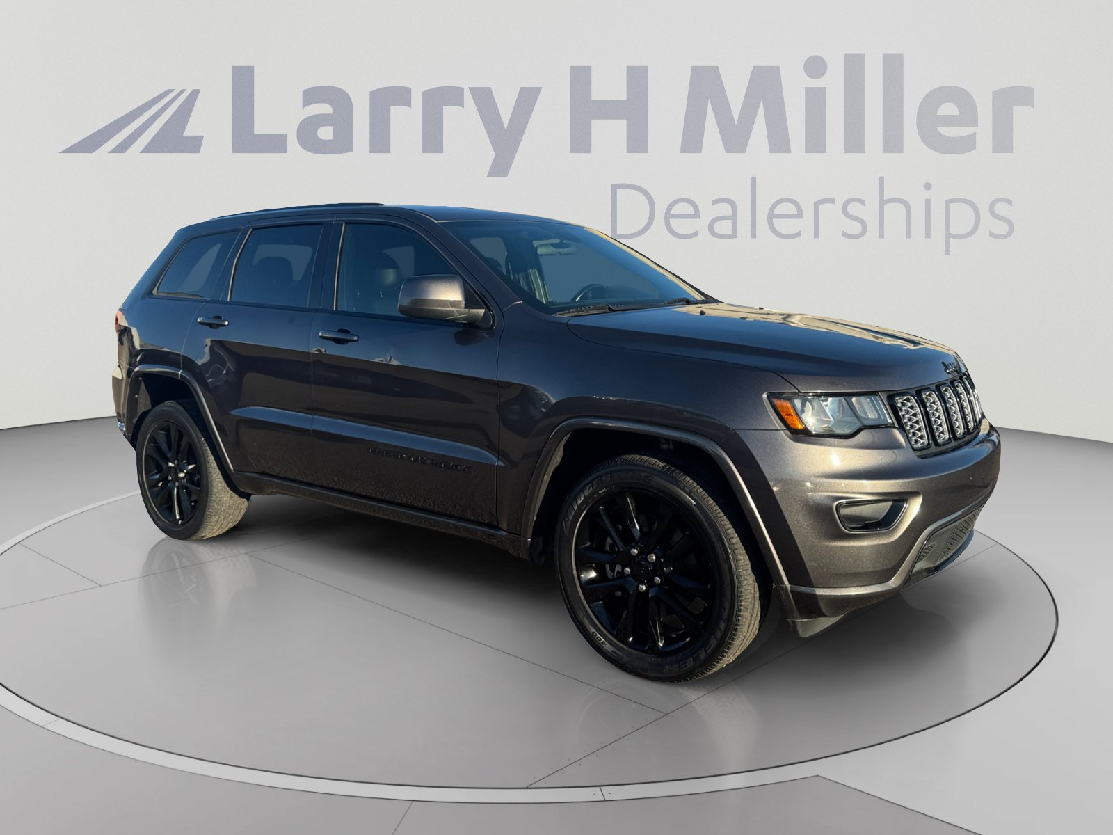 Used 2021 Jeep Grand Cherokee Laredo X AWD/4WD image 7