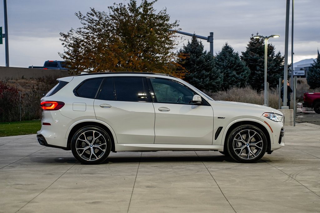 Used 2022 BMW X5 xDrive45e w/ M Sport Package image 4