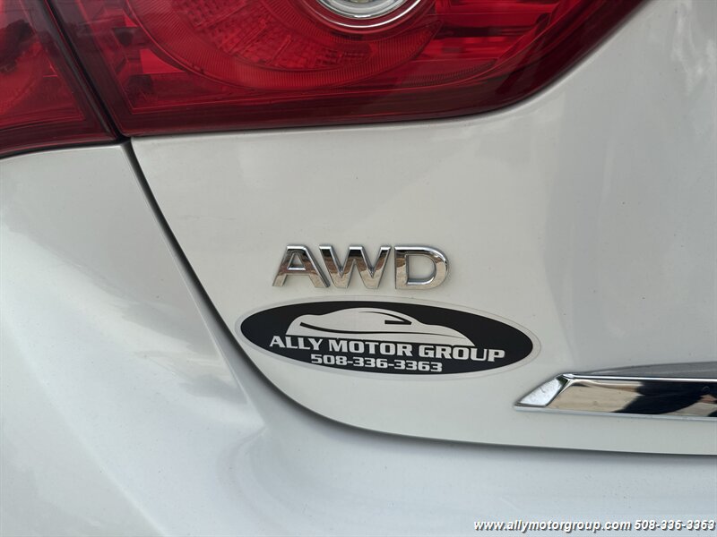 Used 2015 INFINITI Q50 Premium w/ All Weather Package AWD/4WD image 10