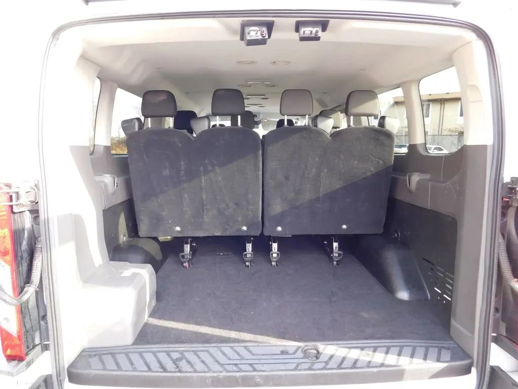 Used 2023 Ford Transit 350 XLT image 9