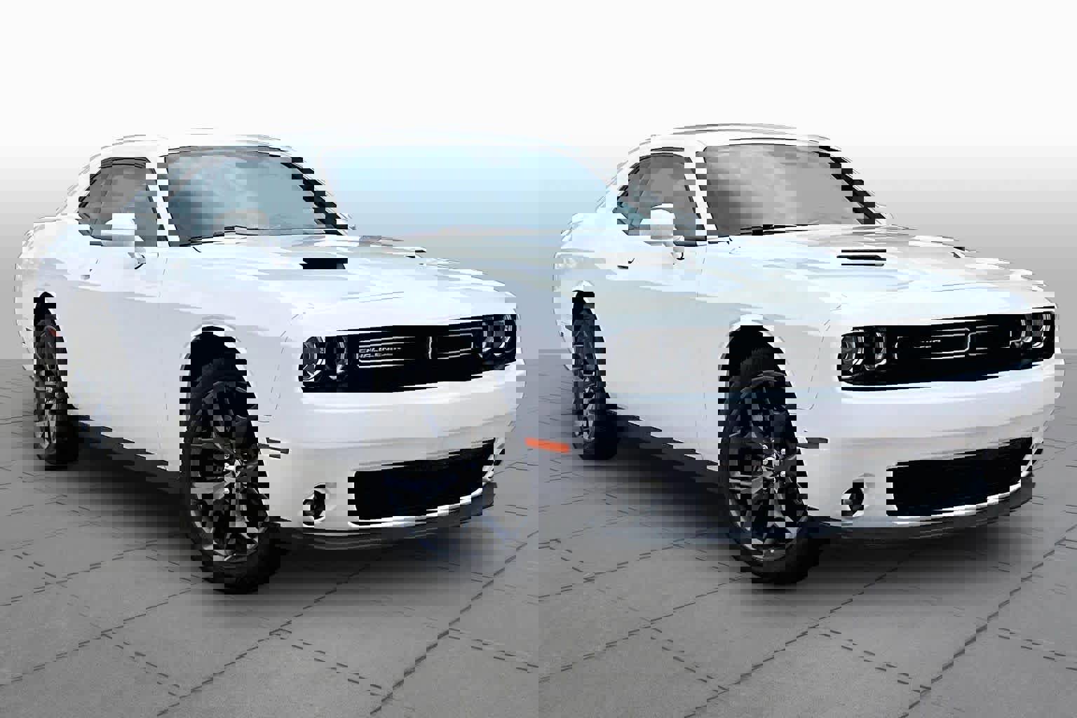 Used 2019 Dodge Challenger SXT w/ Plus Package image 2