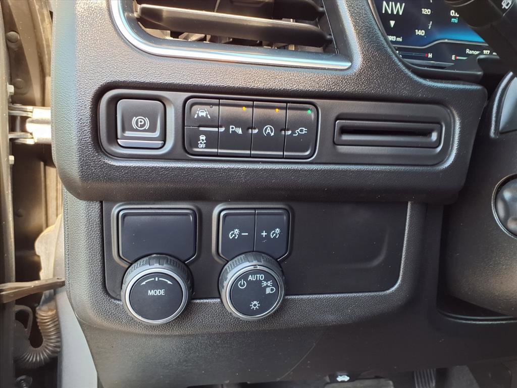 Used 2022 Chevrolet Suburban Premier image 28