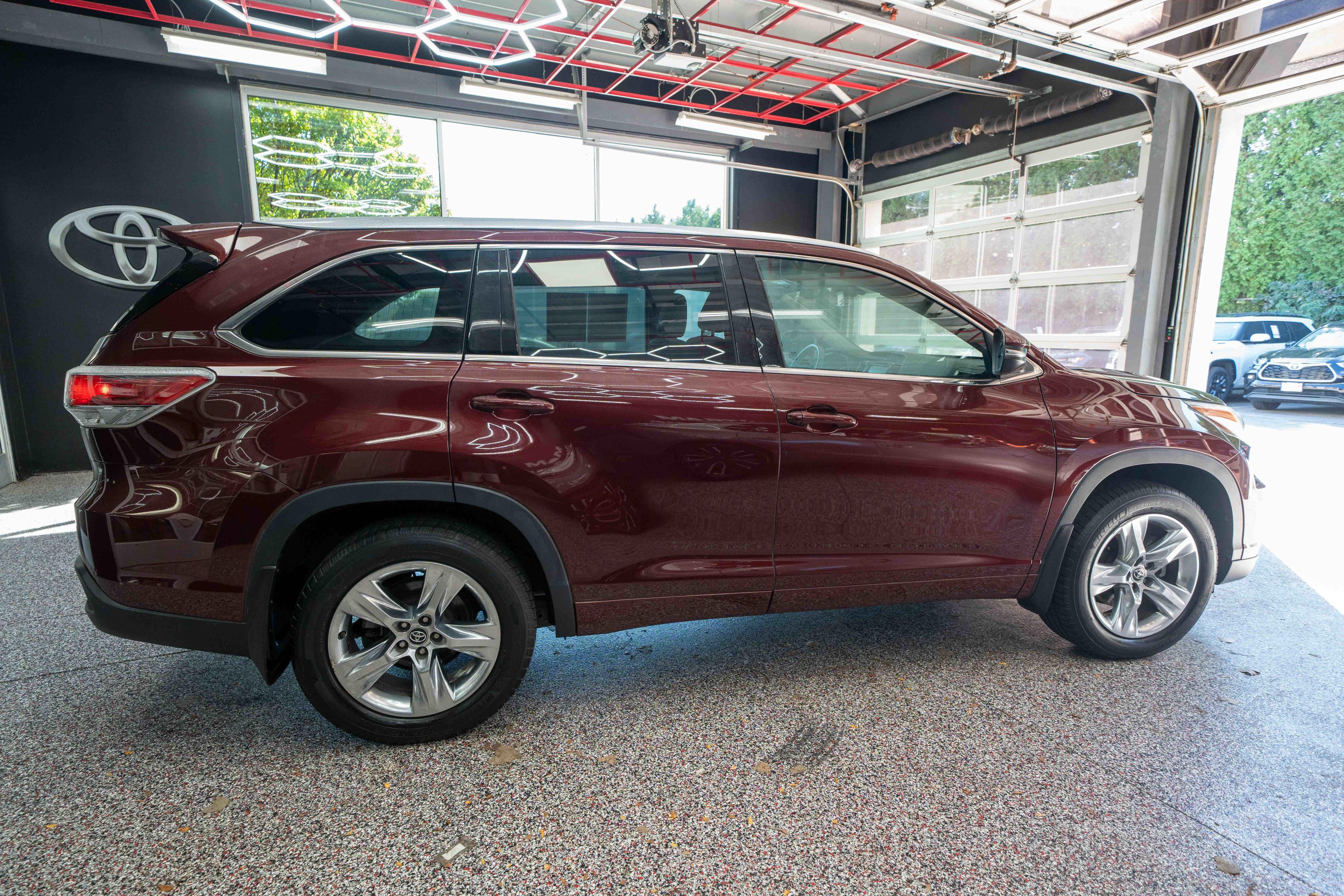 Used 2016 Toyota Highlander Limited AWD/4WD image 4