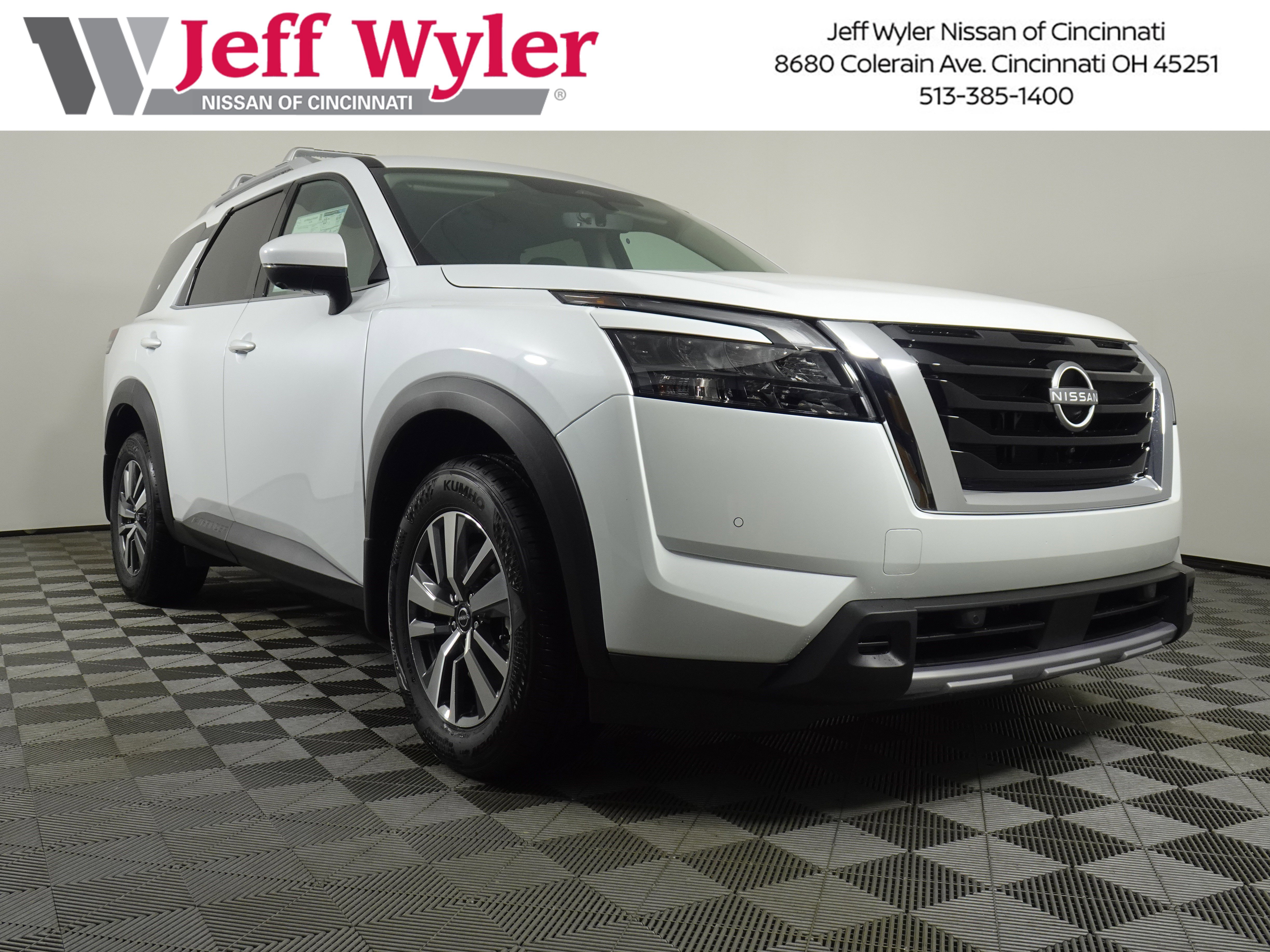 New 2025 Nissan Pathfinder SL w/ Cargo Package