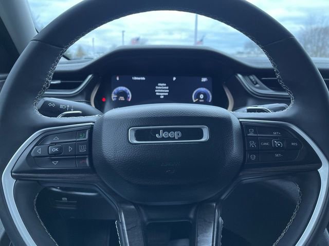 Used 2023 Jeep Grand Cherokee Limited w/ Luxury Tech Group II image 11