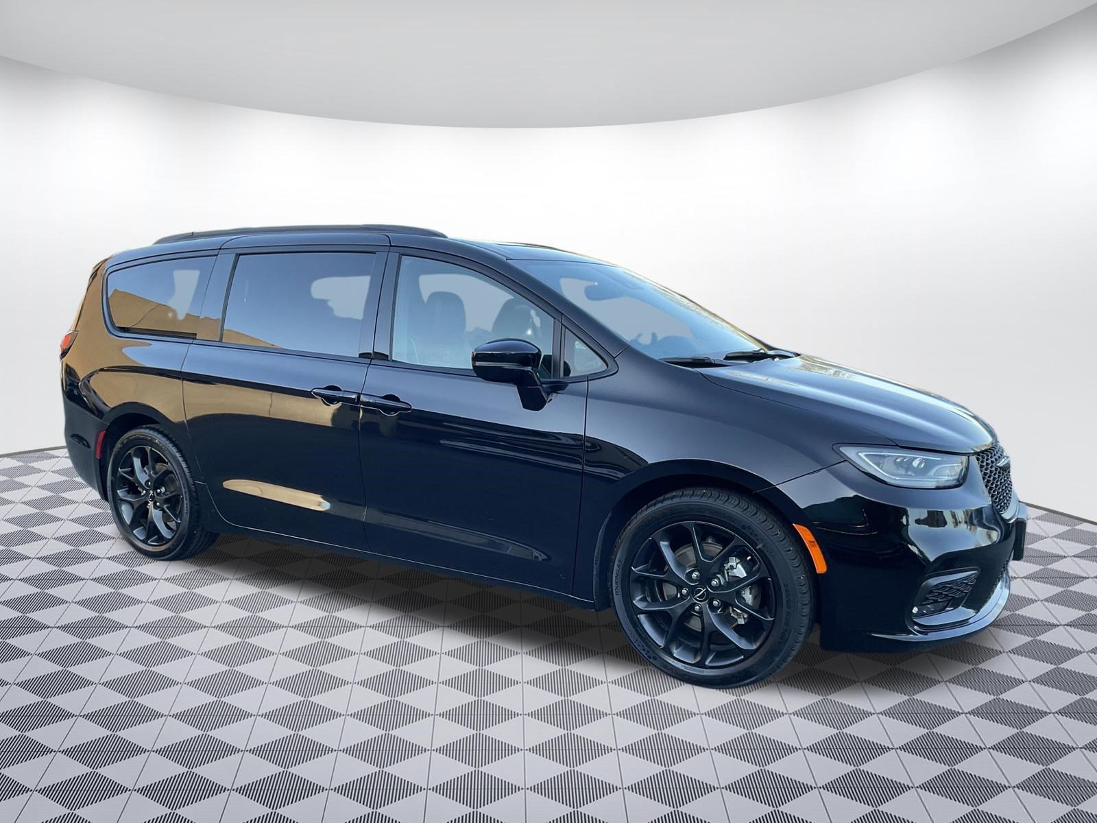 Used 2025 Chrysler Pacifica Limited
