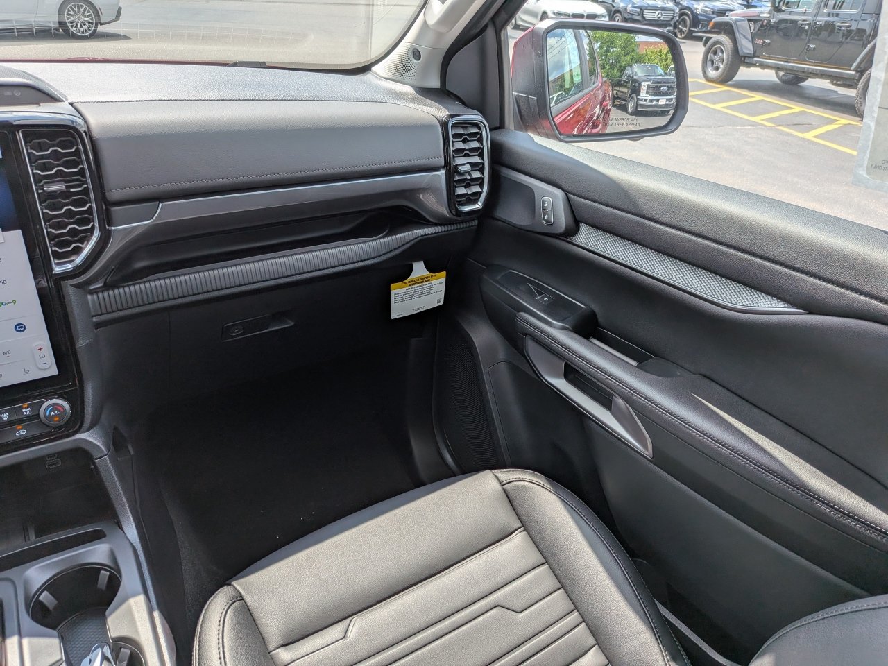 New 2026 Ford Ranger Lariat w/ Black Appearance Package AWD/4WD image 17
