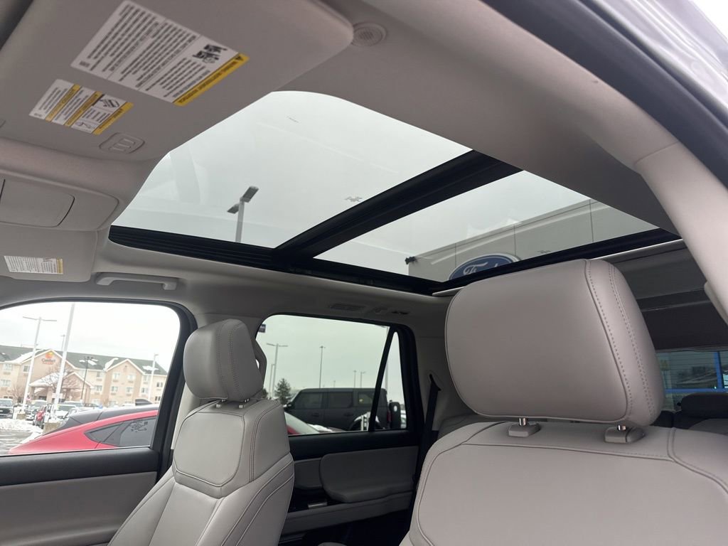 Used 2025 Ford Expedition Active image 12
