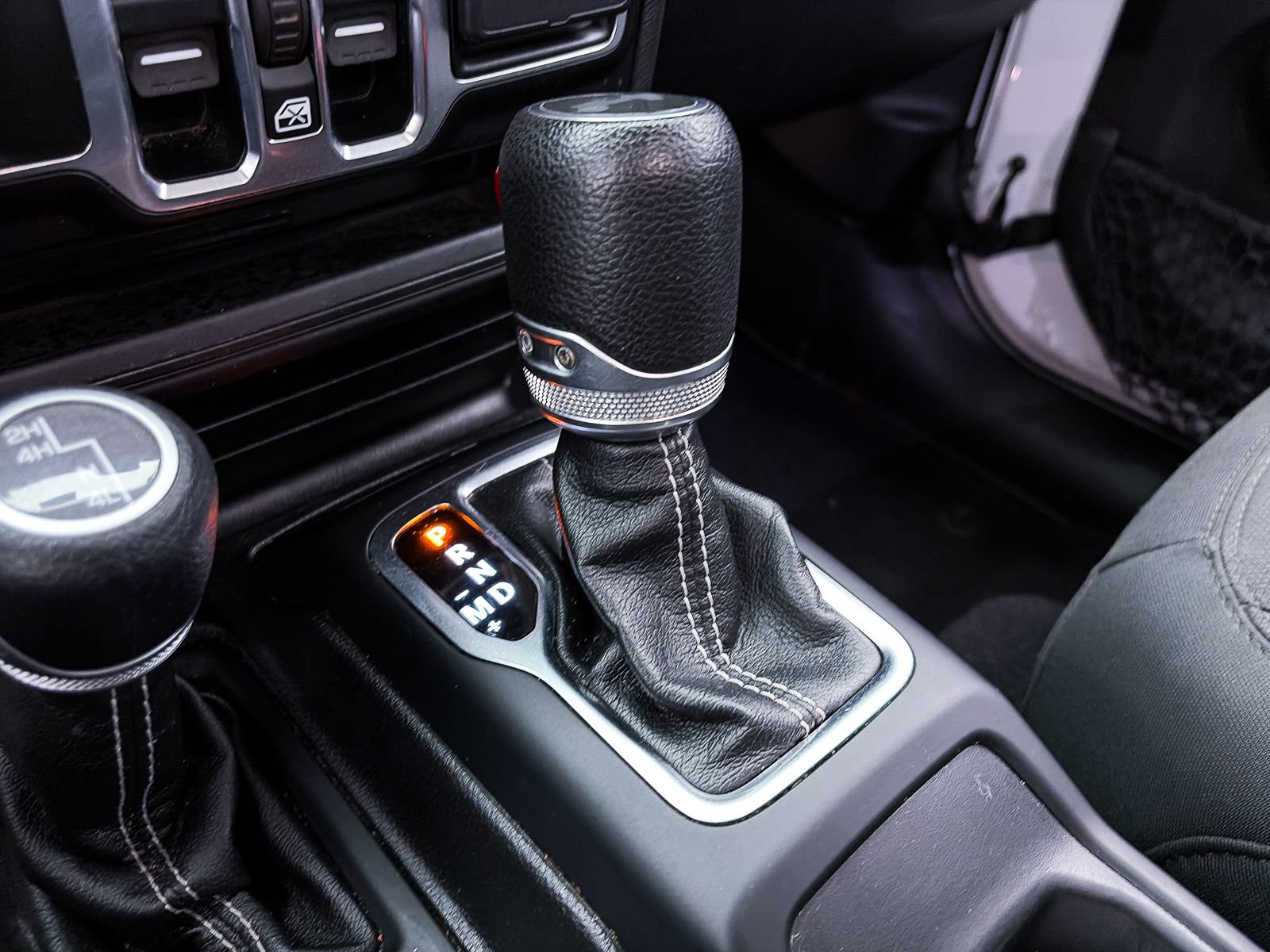 Used 2020 Jeep Wrangler Unlimited Sahara AWD/4WD image 21