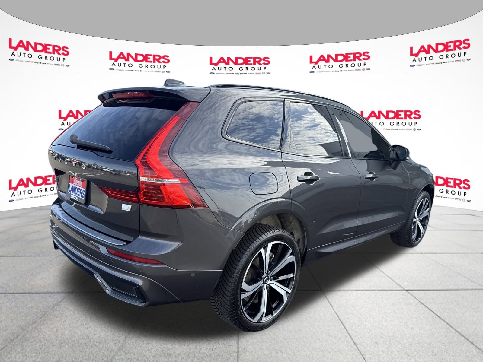 Used 2023 Volvo XC60 T8 Ultimate image 3