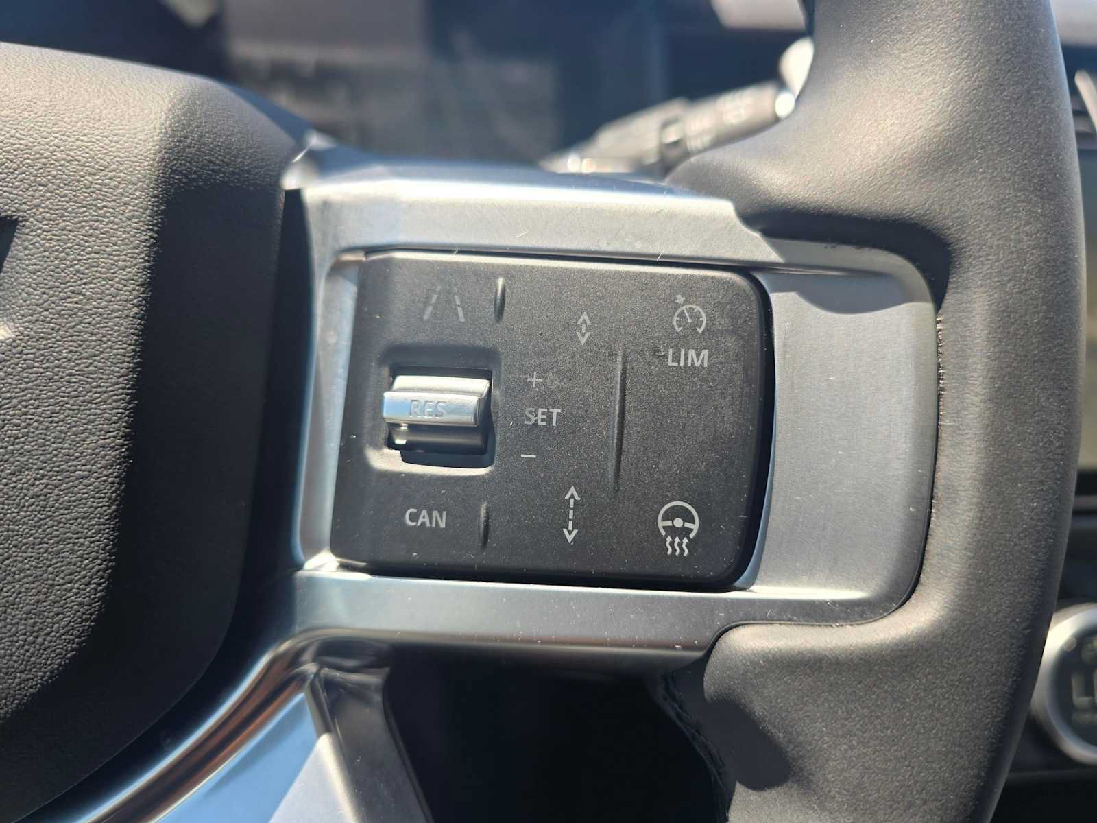 Used 2025 Land Rover Discovery S AWD/4WD image 33