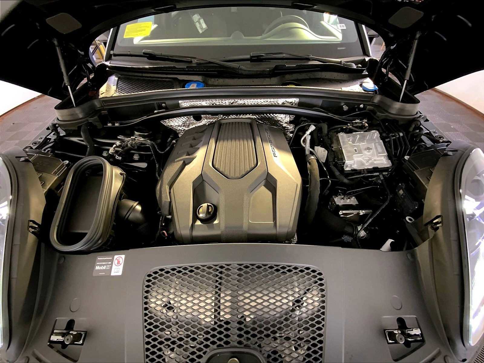 New 2026 Porsche Macan AWD/4WD image 21