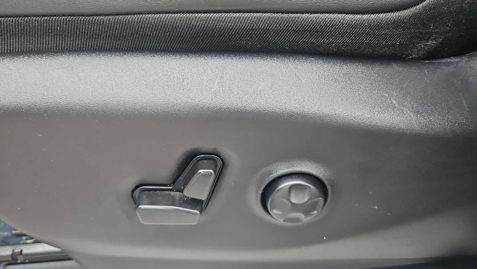 Used 2023 Chrysler Pacifica Touring-L FWD image 14