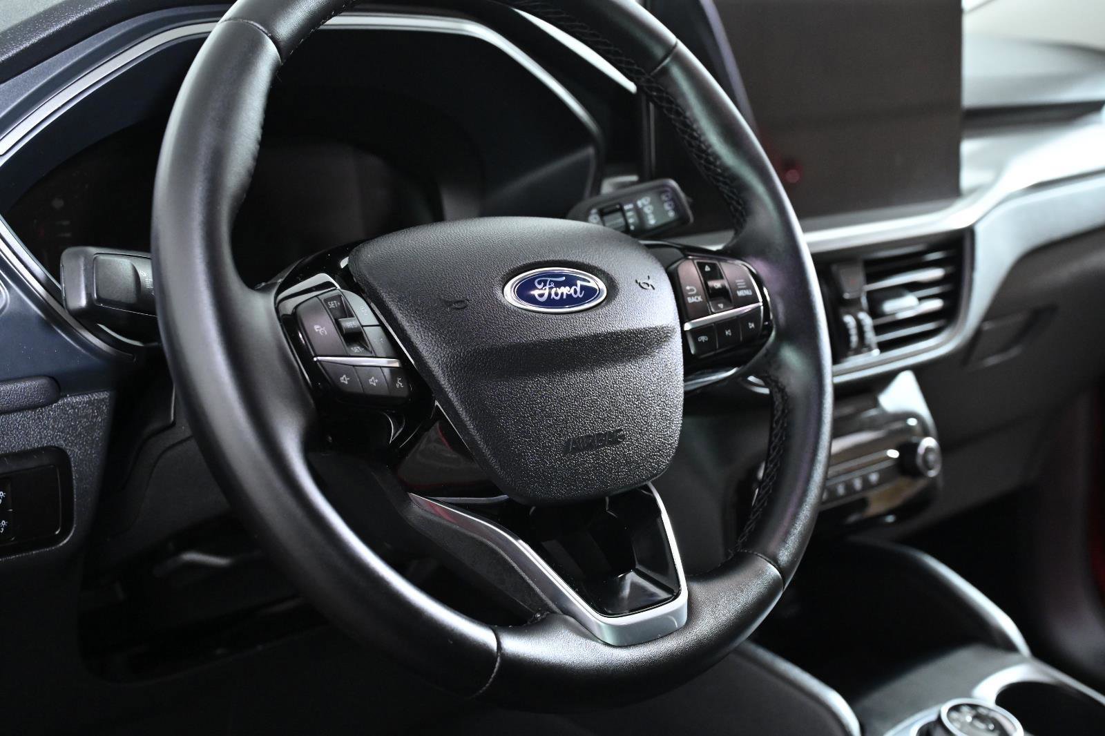 Used 2025 Ford Escape SE image 11